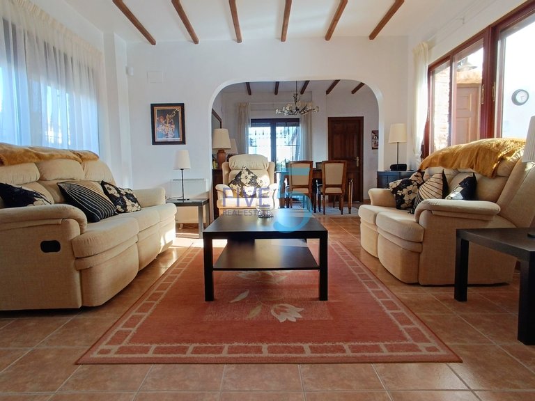 Villa for Sale in Alicante, Valencia 3