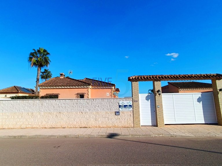 Villa for Sale in Alicante, Valencia 5