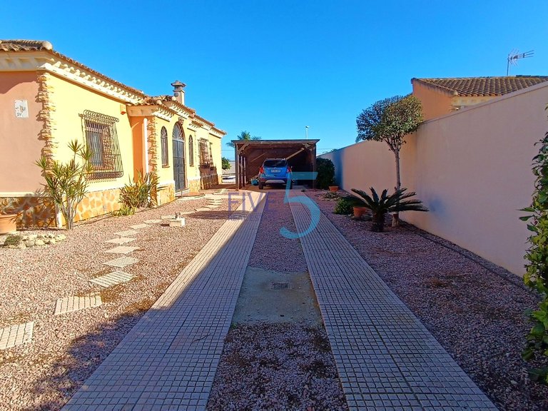 Villa for Sale in Alicante, Valencia 6