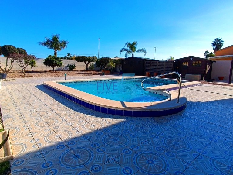 Villa for Sale in Alicante, Valencia 11