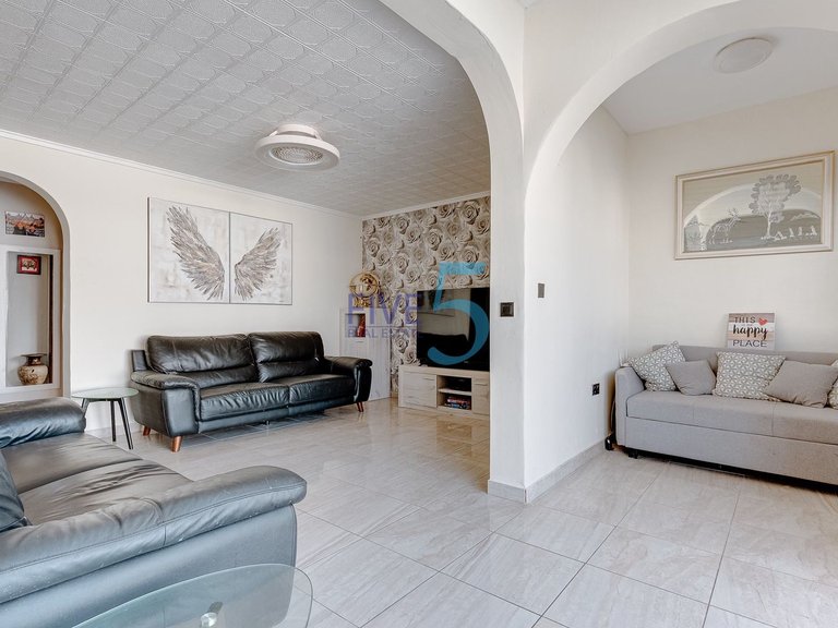 Villa for Sale in Alicante, Valencia 3