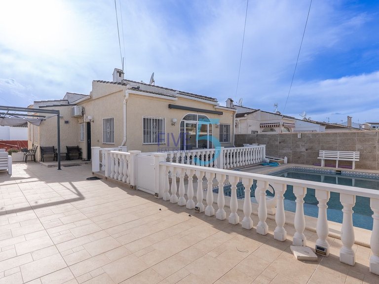 Villa for Sale in Alicante, Valencia 23