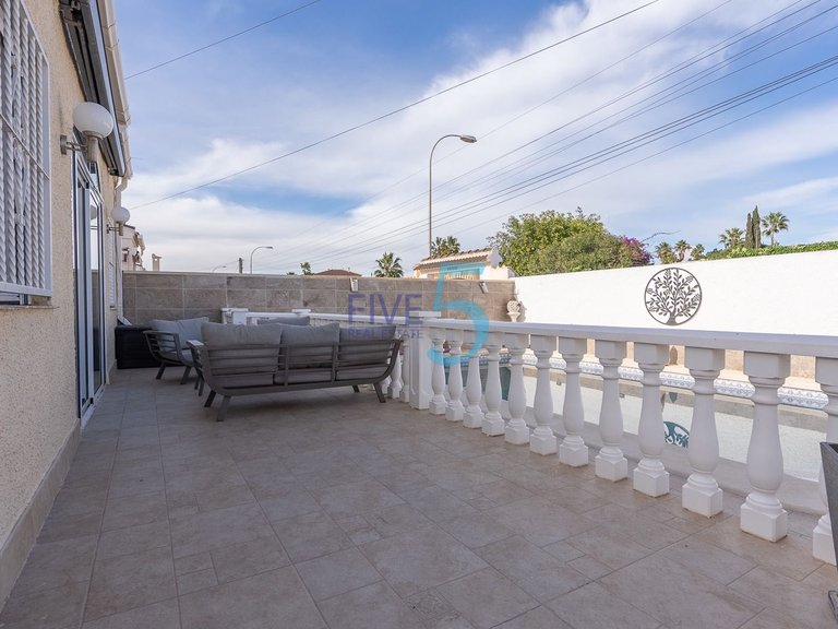 Villa for Sale in Alicante, Valencia 22