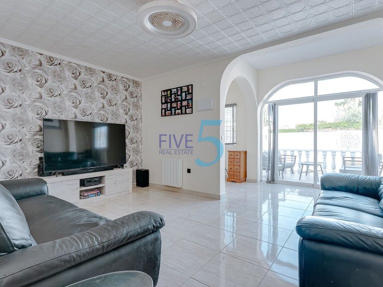 Villa for Sale in Alicante, Valencia 8