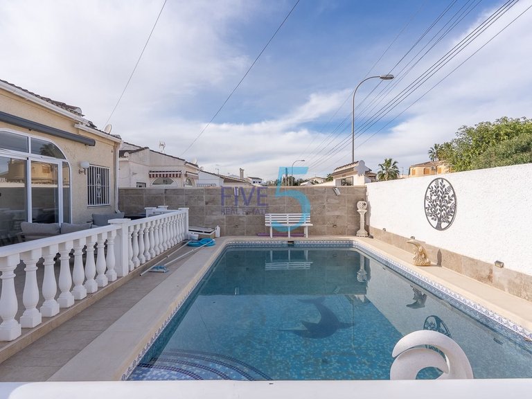 Villa for Sale in Alicante, Valencia 24
