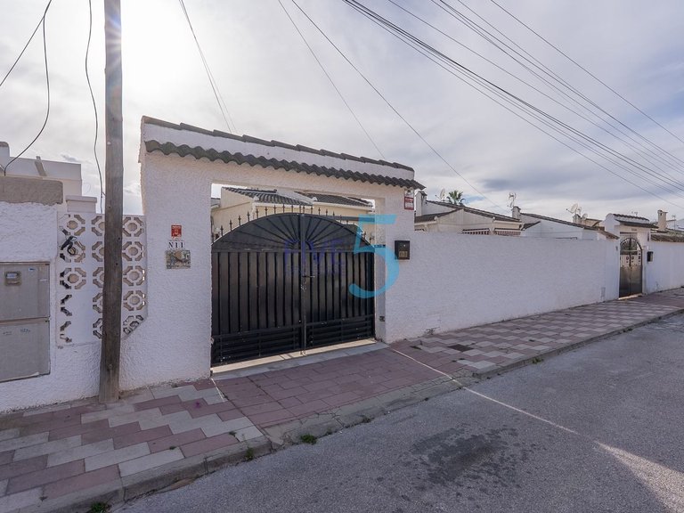 Villa for Sale in Alicante, Valencia 25