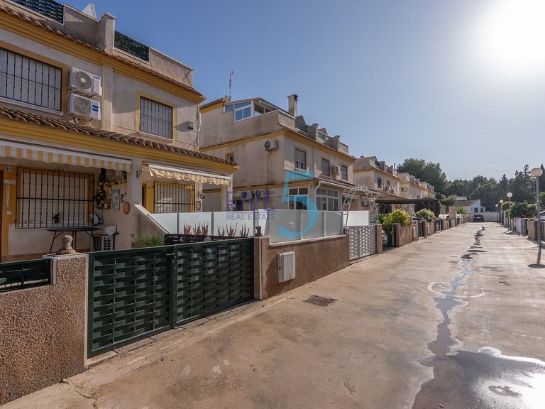 Villa for Sale in Alicante, Valencia 31