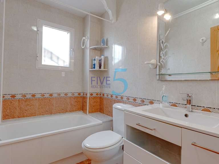 Villa for Sale in Alicante, Valencia 10