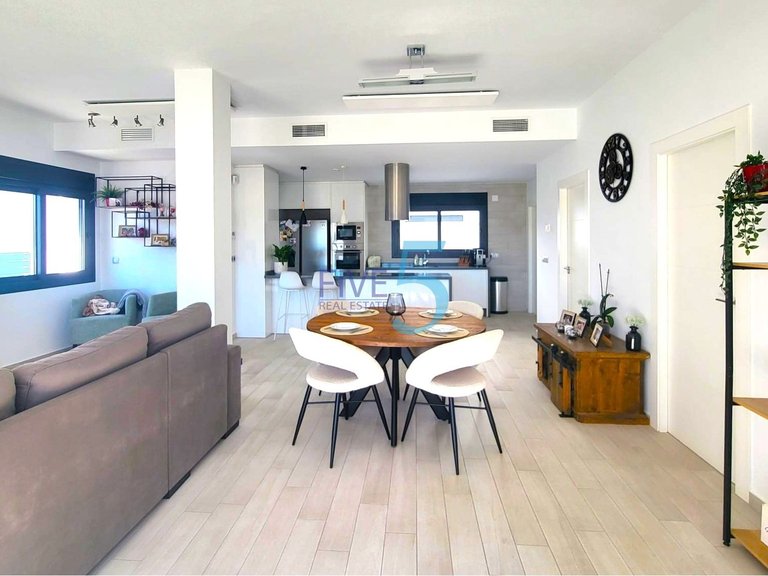 Villa for Sale in Alicante, Valencia 3