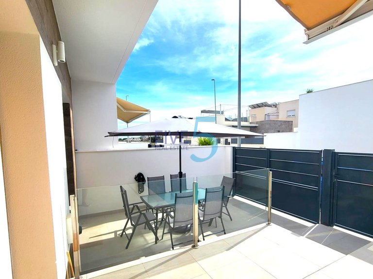 Villa for Sale in Alicante, Valencia 4