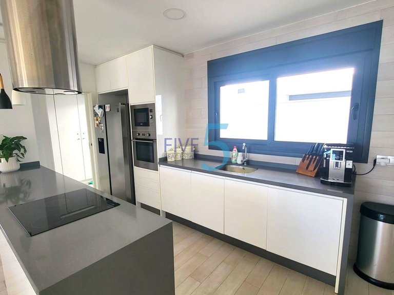 Villa for Sale in Alicante, Valencia 8