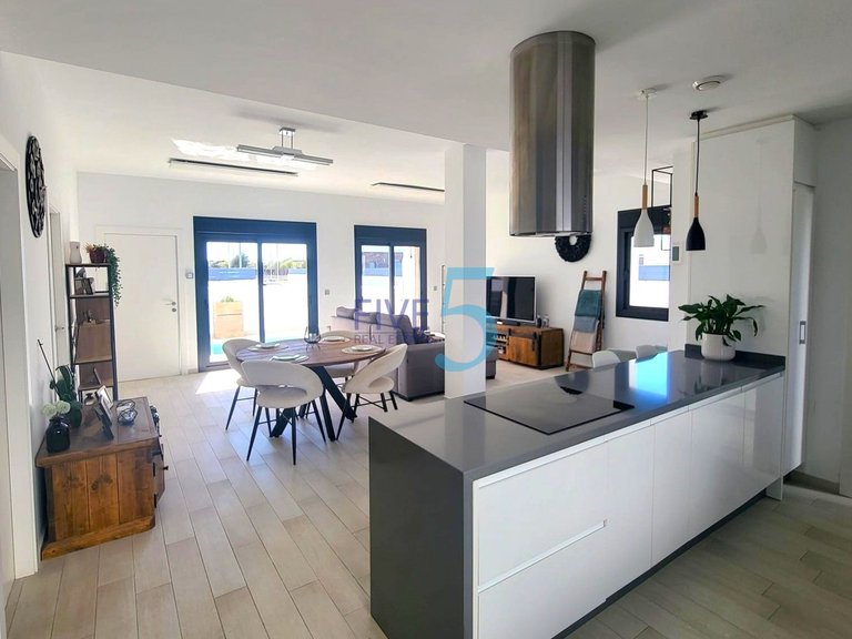 Villa for Sale in Alicante, Valencia 5