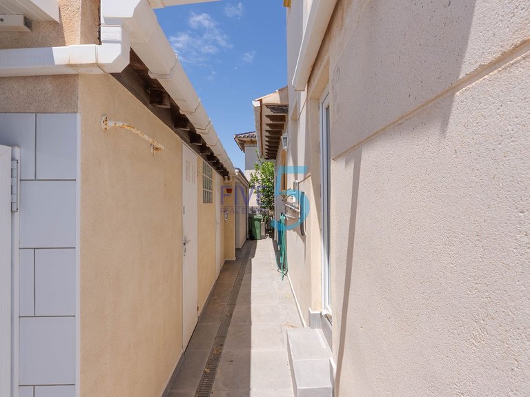 Villa for Sale in Alicante, Valencia 33