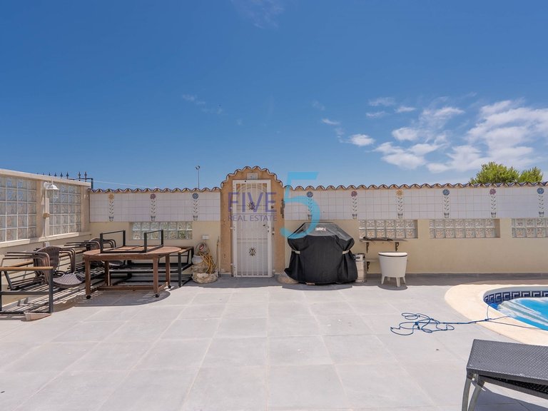 Villa for Sale in Alicante, Valencia 36