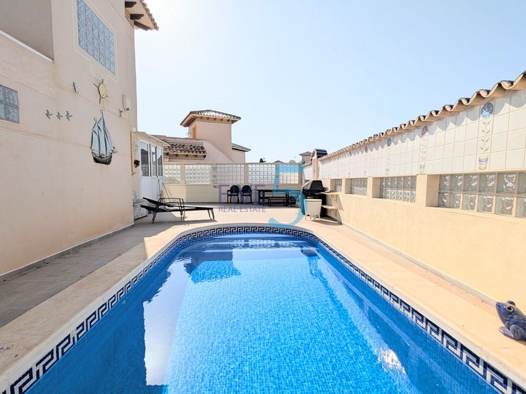 Villa for Sale in Alicante, Valencia 2