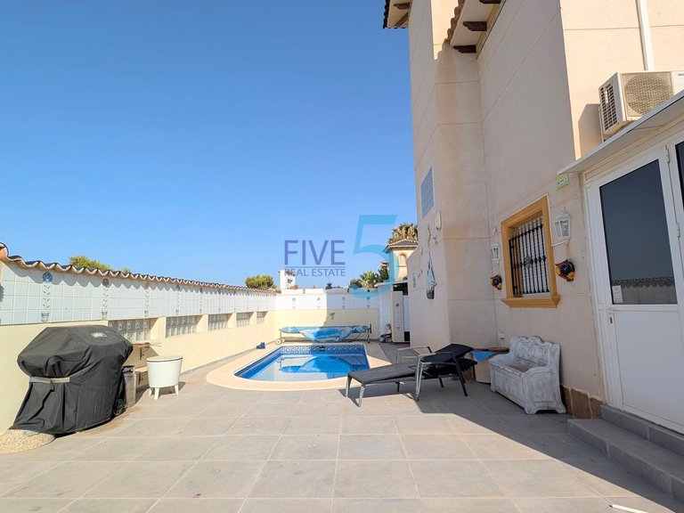 Villa for Sale in Alicante, Valencia 28