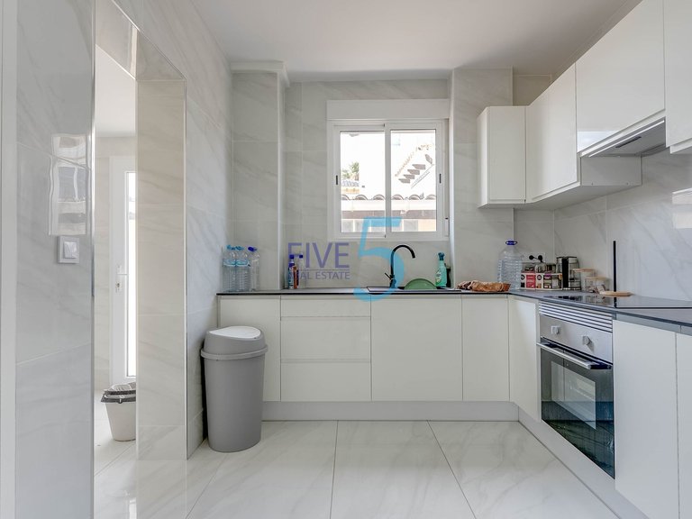 Villa for Sale in Alicante, Valencia 11