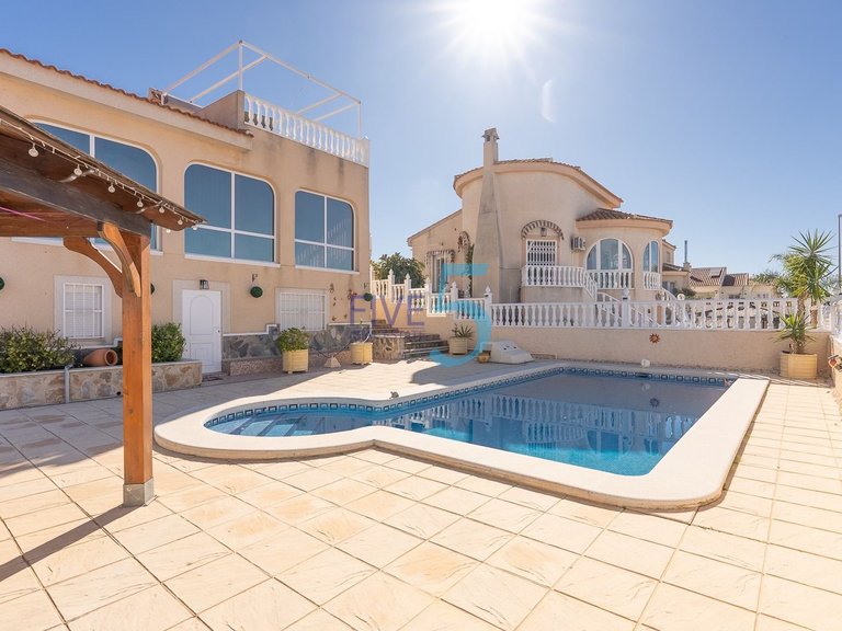 Villa for Sale in Alicante, Valencia 36