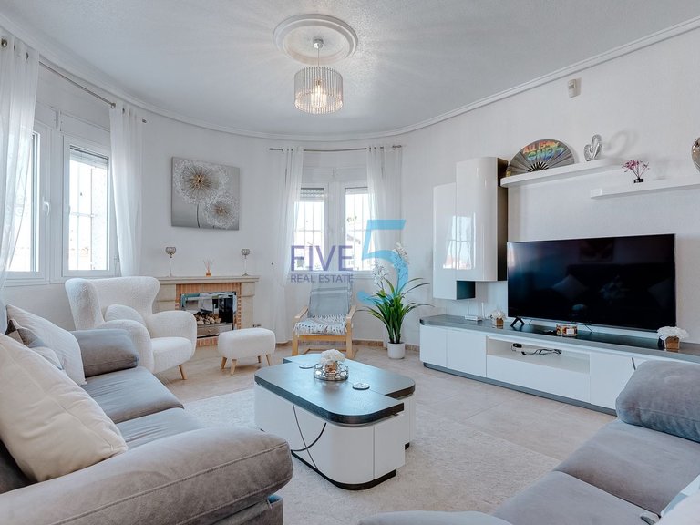 Villa for Sale in Alicante, Valencia 5