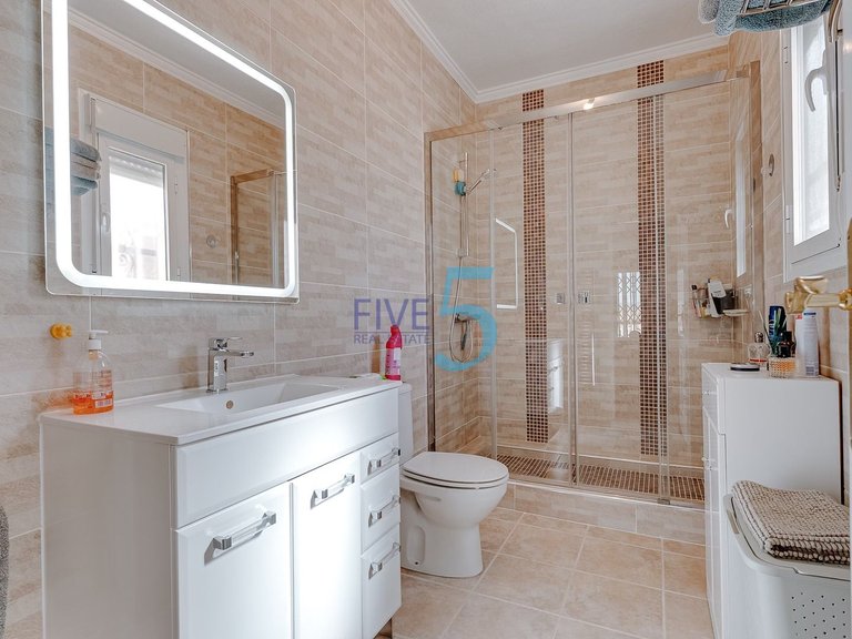 Villa for Sale in Alicante, Valencia 13