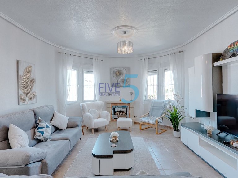 Villa for Sale in Alicante, Valencia 3