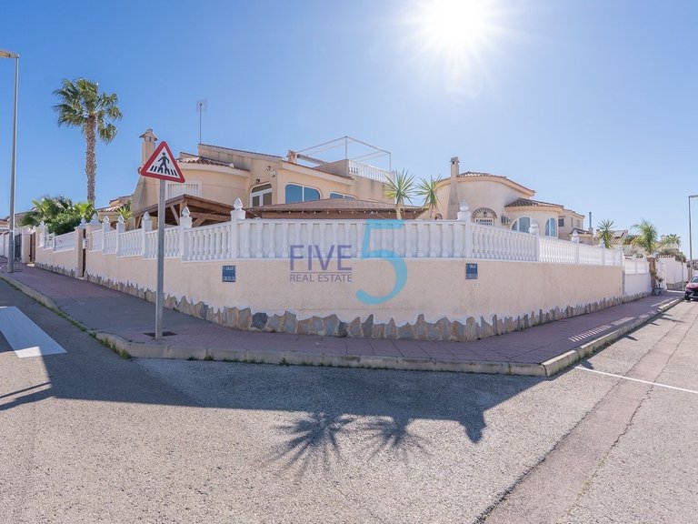 Villa for Sale in Alicante, Valencia 1