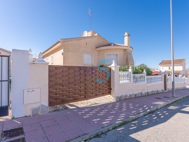 Villa for Sale in Alicante, Valencia 40