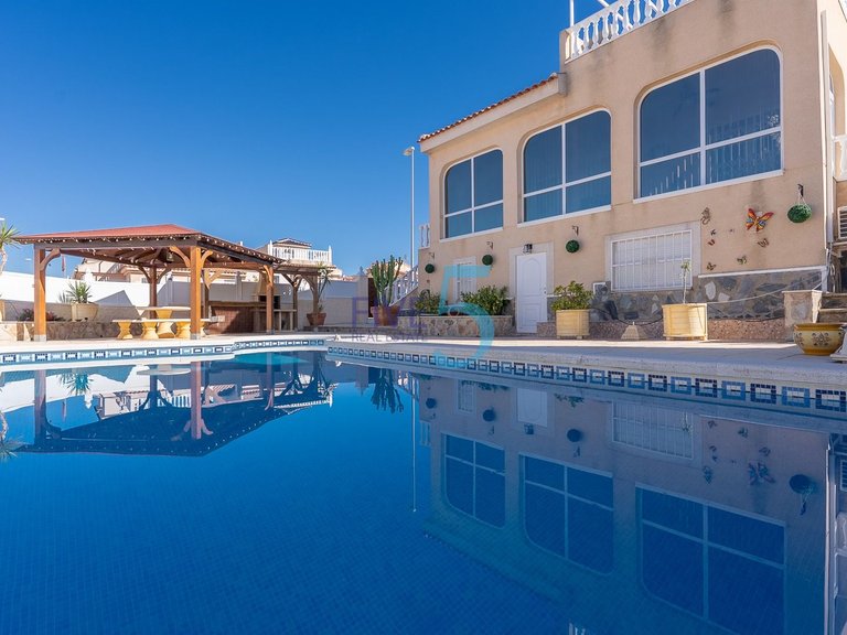 Villa for Sale in Alicante, Valencia 2