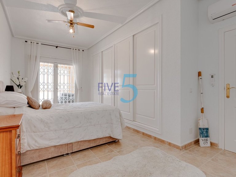 Villa for Sale in Alicante, Valencia 10