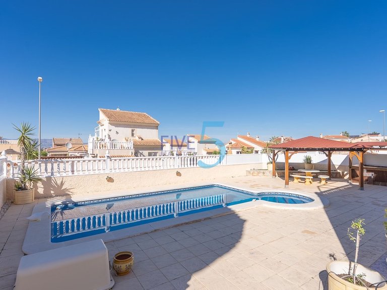 Villa for Sale in Alicante, Valencia 35