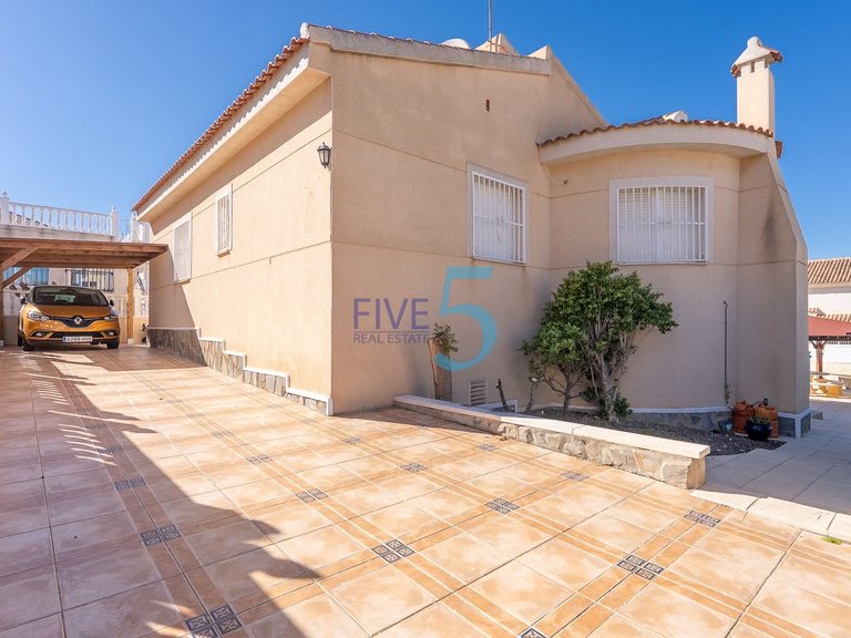 Villa for Sale in Alicante, Valencia 28