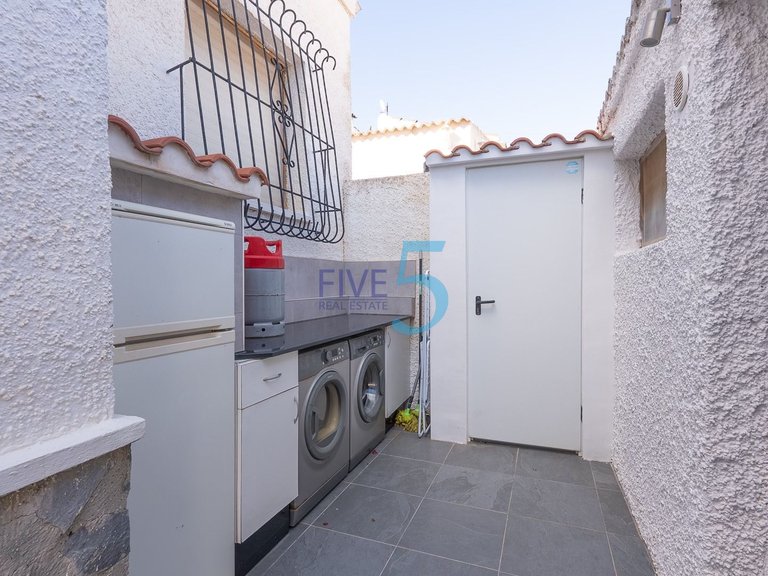 Villa for Sale in Alicante, Valencia 31