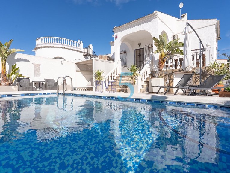 Villa for Sale in Alicante, Valencia 1