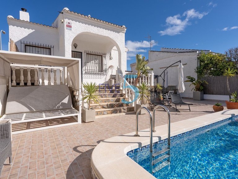 Villa for Sale in Alicante, Valencia 4