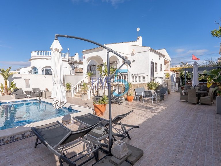 Villa for Sale in Alicante, Valencia 23