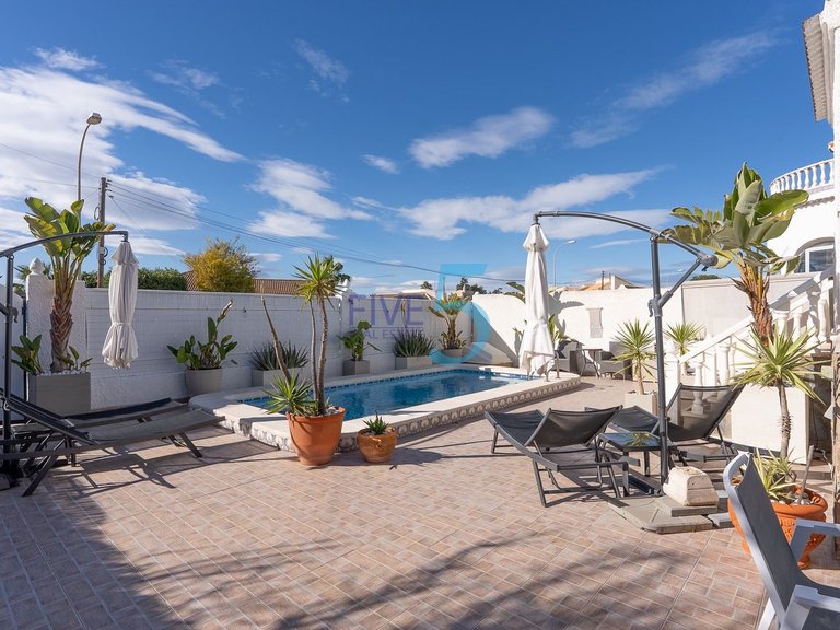 Villa for Sale in Alicante, Valencia 38