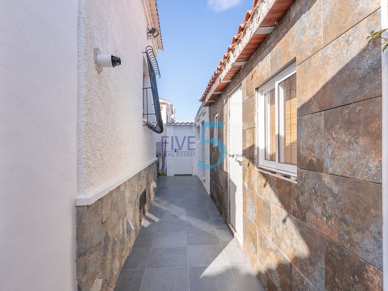 Villa for Sale in Alicante, Valencia 30