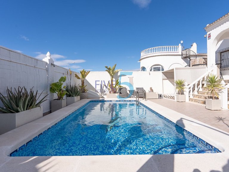 Villa for Sale in Alicante, Valencia 24