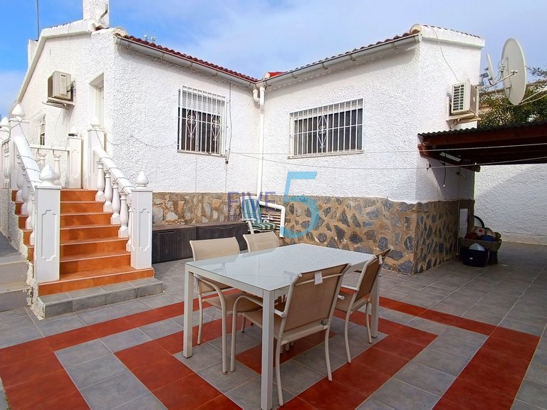 Villa for Sale in Alicante, Valencia 1
