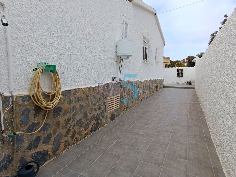 Villa for Sale in Alicante, Valencia 7
