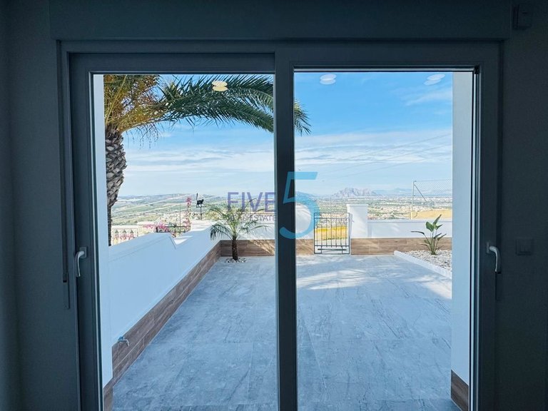 Villa for Sale in Alicante, Valencia 6