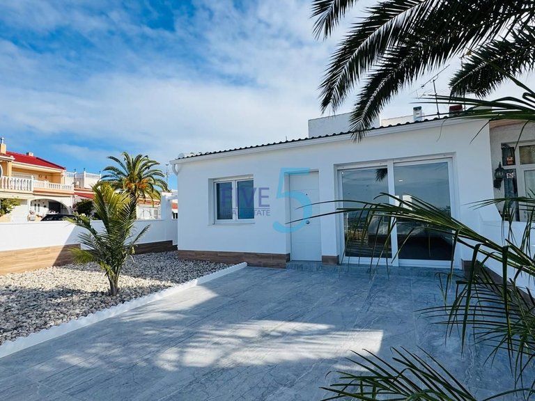 Villa for Sale in Alicante, Valencia 5