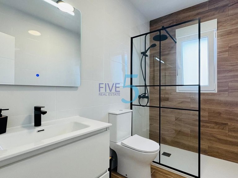Villa for Sale in Alicante, Valencia 10