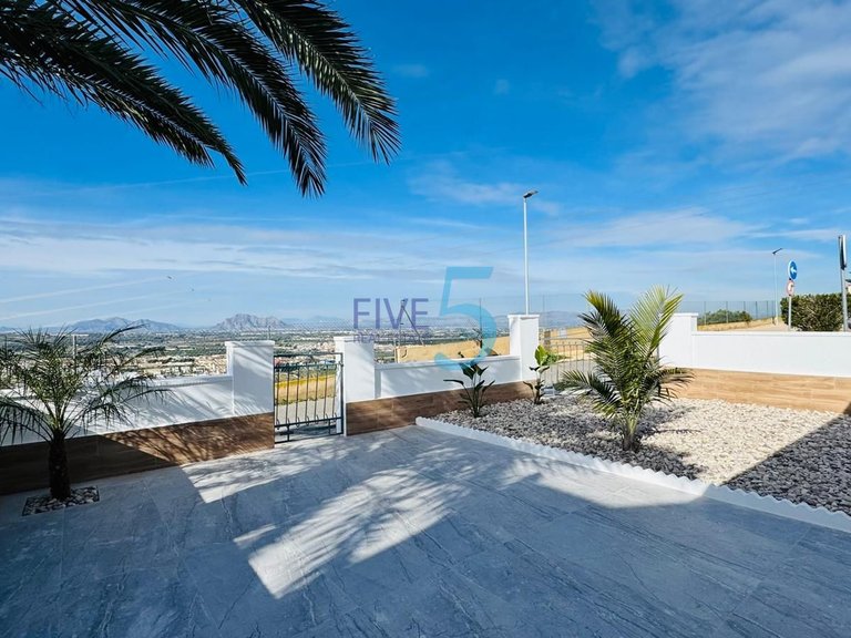 Villa for Sale in Alicante, Valencia 2