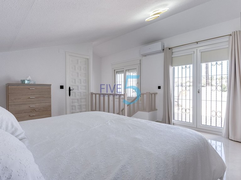 Villa for Sale in Alicante, Valencia 17