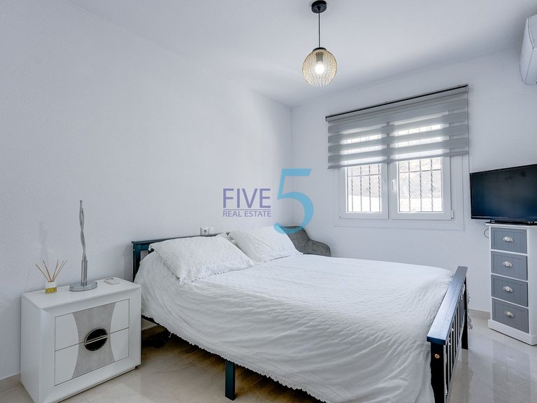Villa for Sale in Alicante, Valencia 18