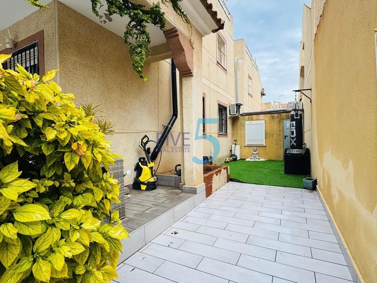 Villa for Sale in Alicante, Valencia 18