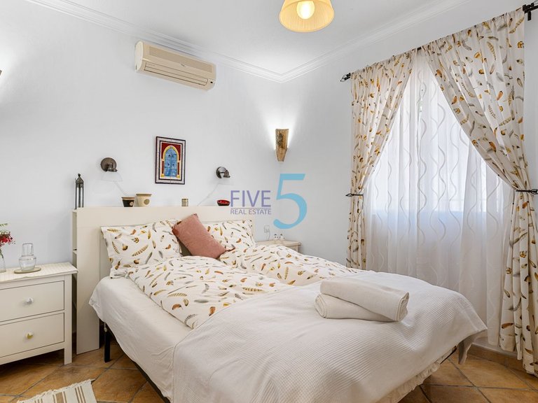 Villa for Sale in Alicante, Valencia 35