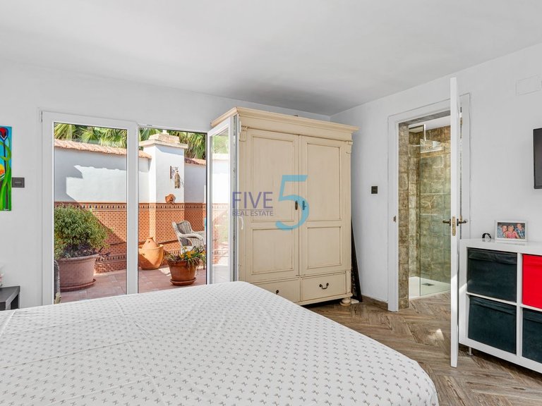 Villa for Sale in Alicante, Valencia 32