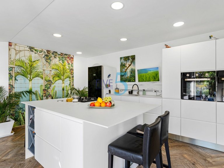 Villa for Sale in Alicante, Valencia 4